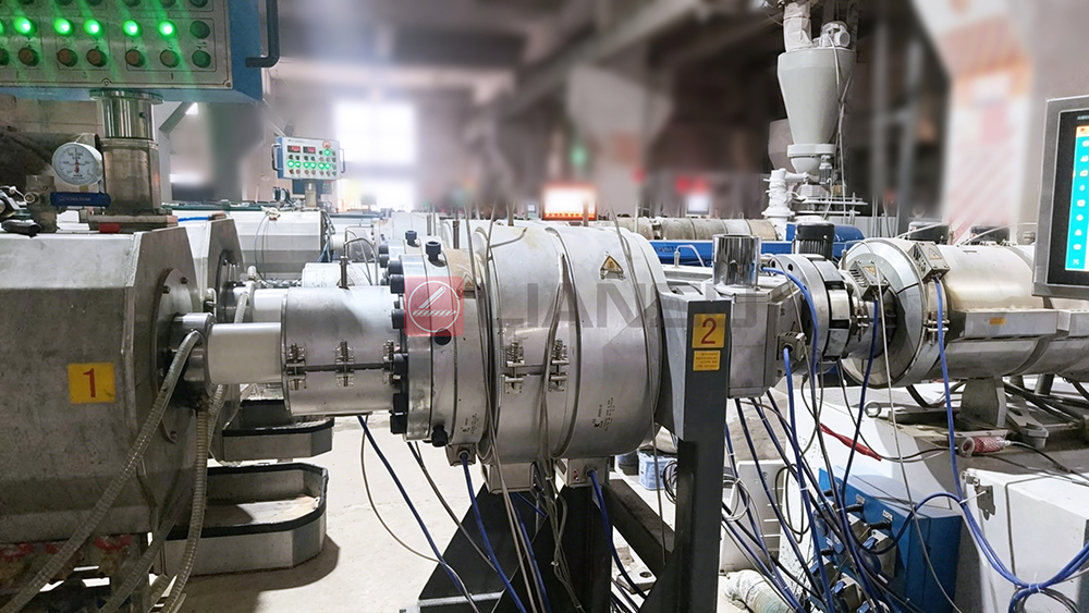 1785718712351467.jpg pvc extruder machine for pipe extrusion line.jpg