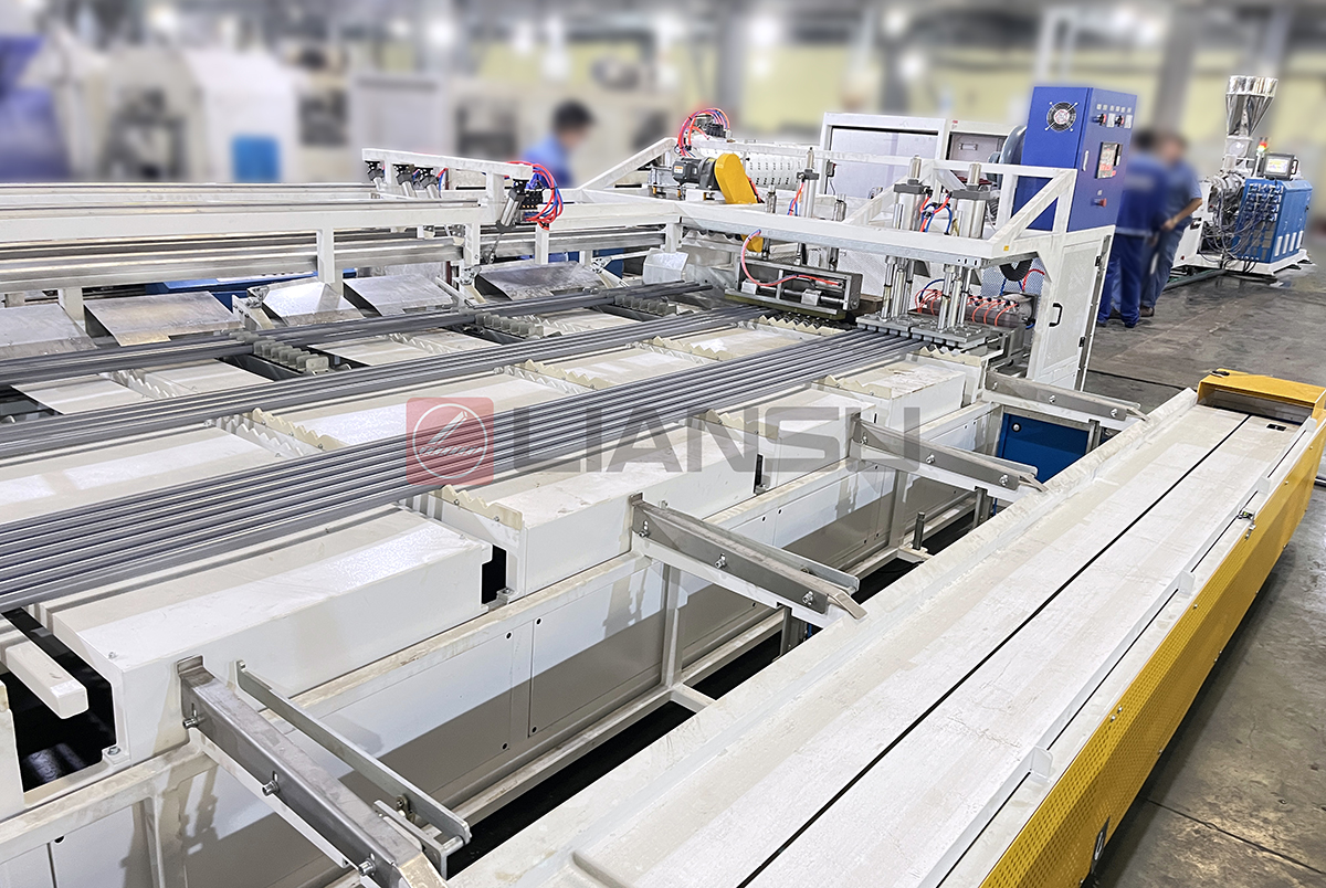 1789098885211630.jpg Online Socketing unit for PVC Conduit Pipe production line.jpg